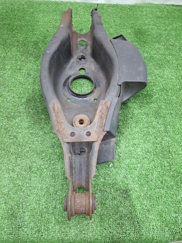 Рычаг подвески нижний Toyota AVENSIS 2012 ZRT272