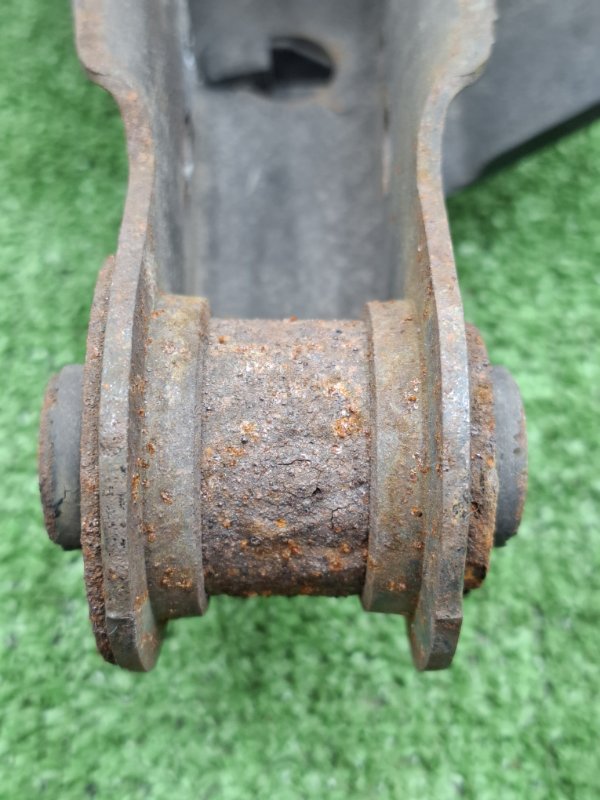 Рычаг подвески нижний Toyota AVENSIS 2012 ZRT272