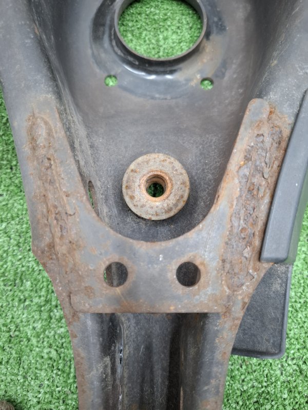 Рычаг подвески нижний Toyota AVENSIS 2012 ZRT272