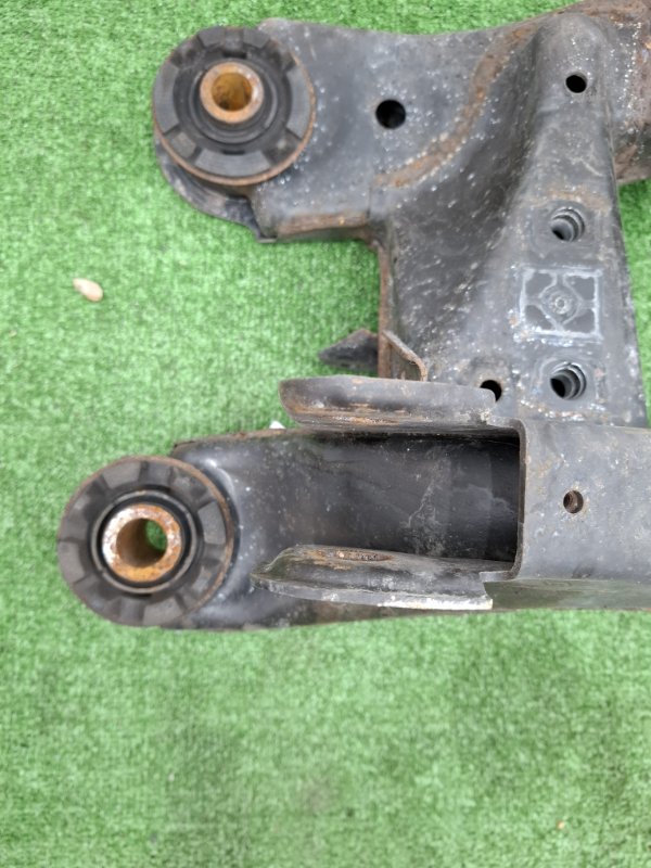 Балка подвески Toyota AVENSIS 2012 ZRT272