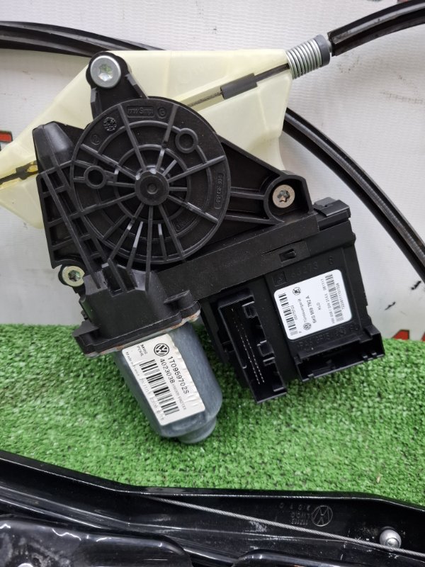 Стеклоподьемный механизм VOLKSWAGEN Touran 2011 1T3