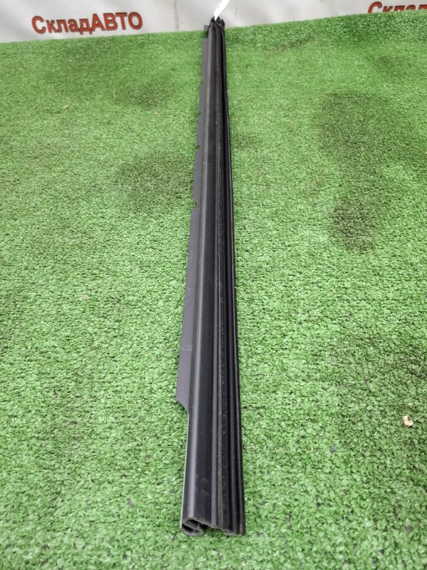 Бархотка двери VOLKSWAGEN Touran 2011 1T3