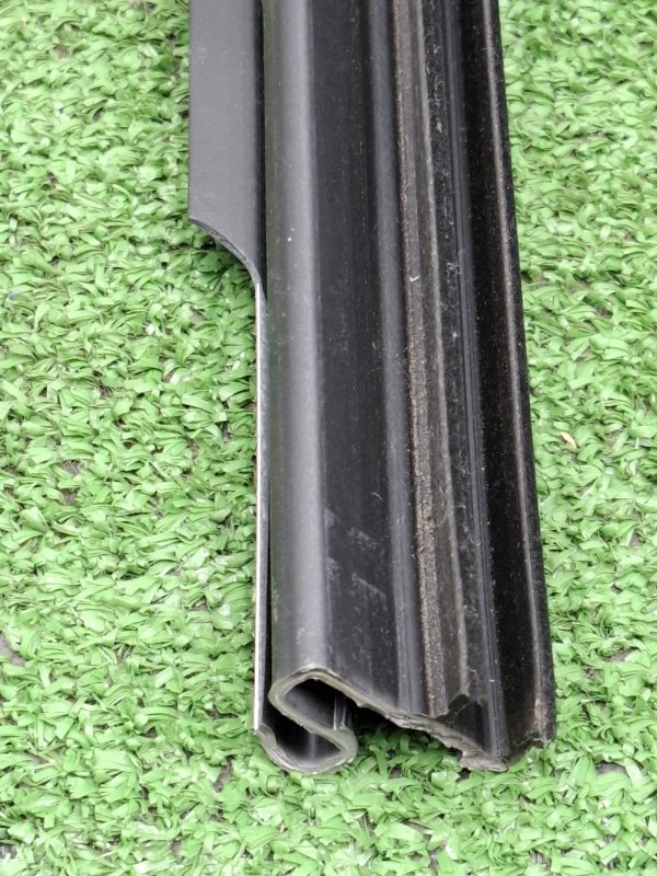 Бархотка двери VOLKSWAGEN Touran 2011 1T3