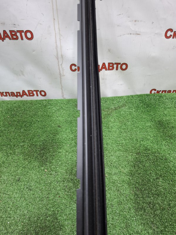 Бархотка двери VOLKSWAGEN Touran 2011 1T3