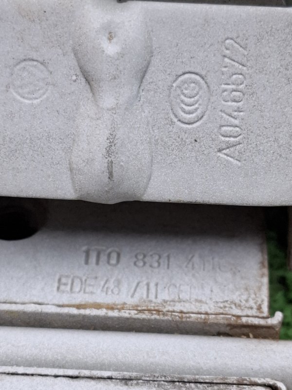 Петля двери VOLKSWAGEN Touran 2011 1T3