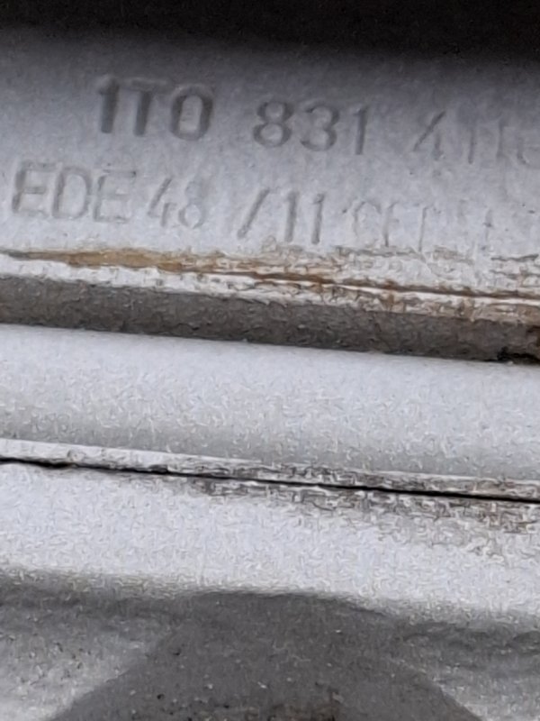 Петля двери VOLKSWAGEN Touran 2011 1T3