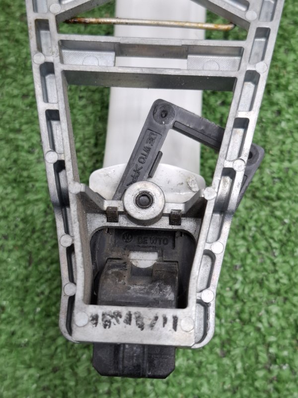 Ручка двери наружная VOLKSWAGEN Touran 2011 1T3