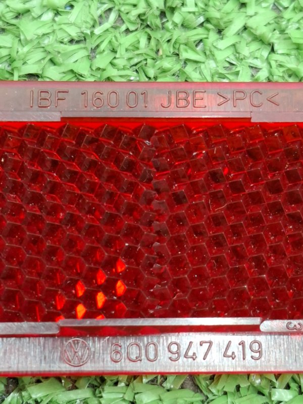 Катафот VOLKSWAGEN Touran 2011 1T3