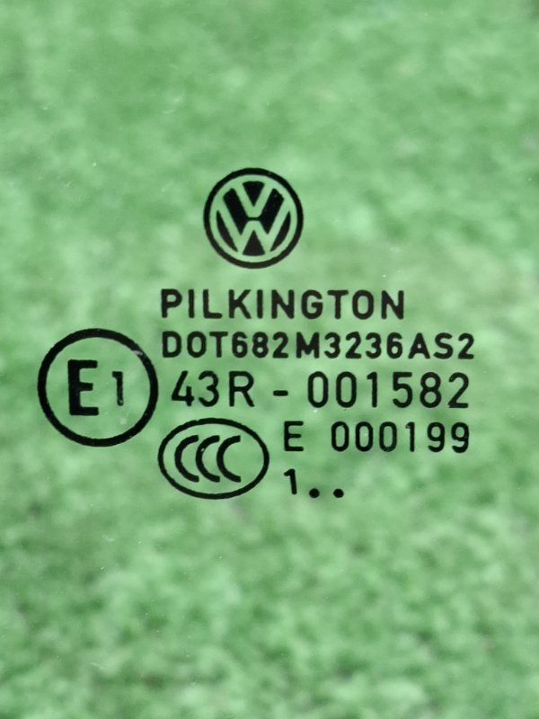 Стекло двери VOLKSWAGEN Touran 2011 1T3
