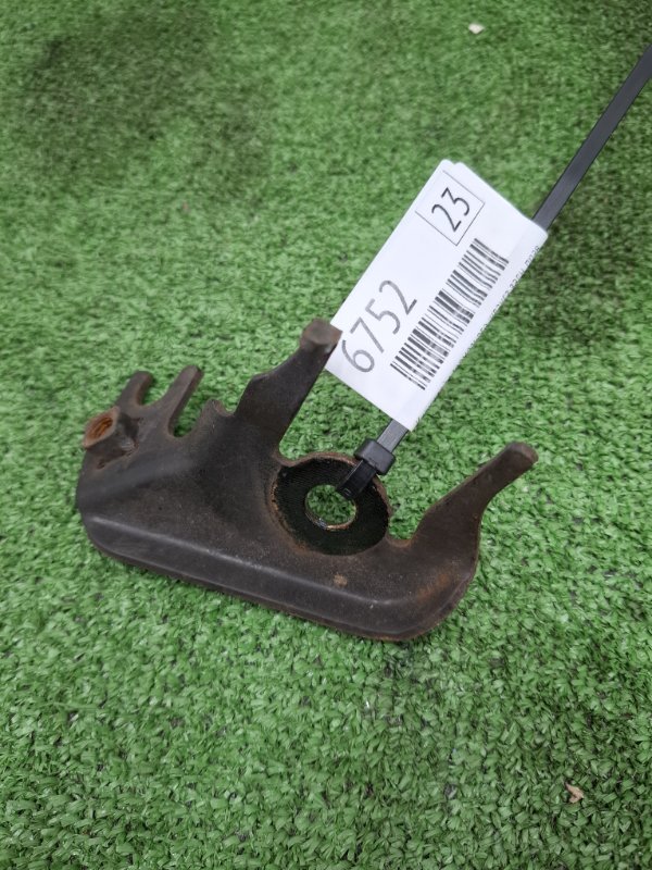 Кронштейн тормозного шланга Toyota AVENSIS 2012 ZRT272