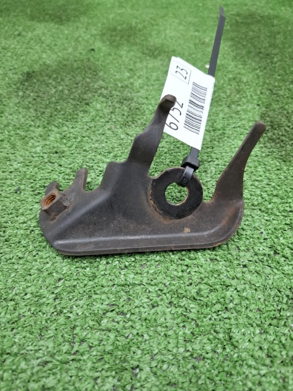 Кронштейн тормозного шланга Toyota AVENSIS 2012 ZRT272