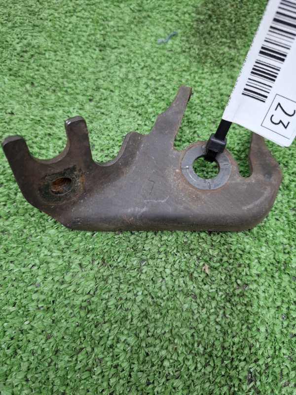 Кронштейн тормозного шланга Toyota AVENSIS 2012 ZRT272