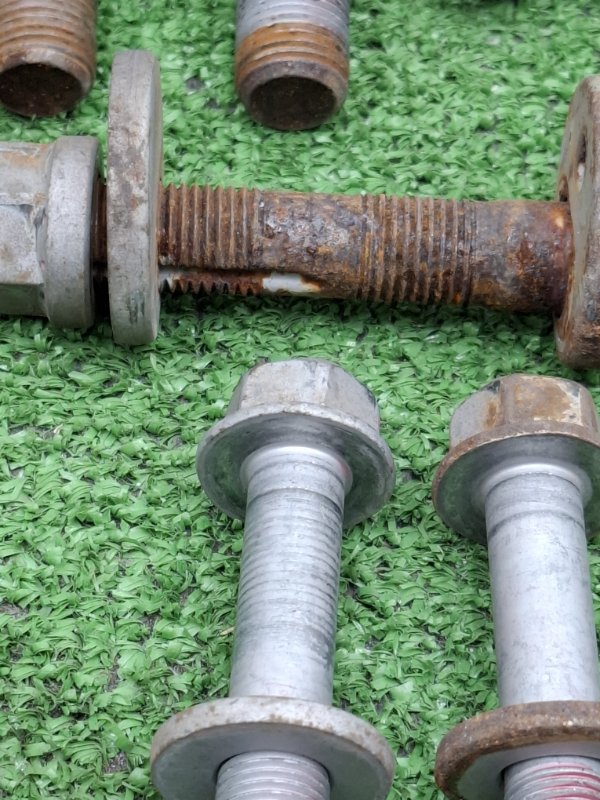 Болт подвески Toyota AVENSIS 2012 ZRT272