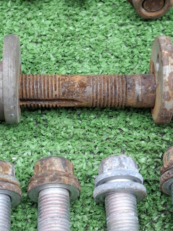 Болт подвески Toyota AVENSIS 2012 ZRT272