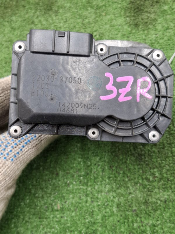 Дроссельная заслонка Toyota AVENSIS 2012 ZRT272