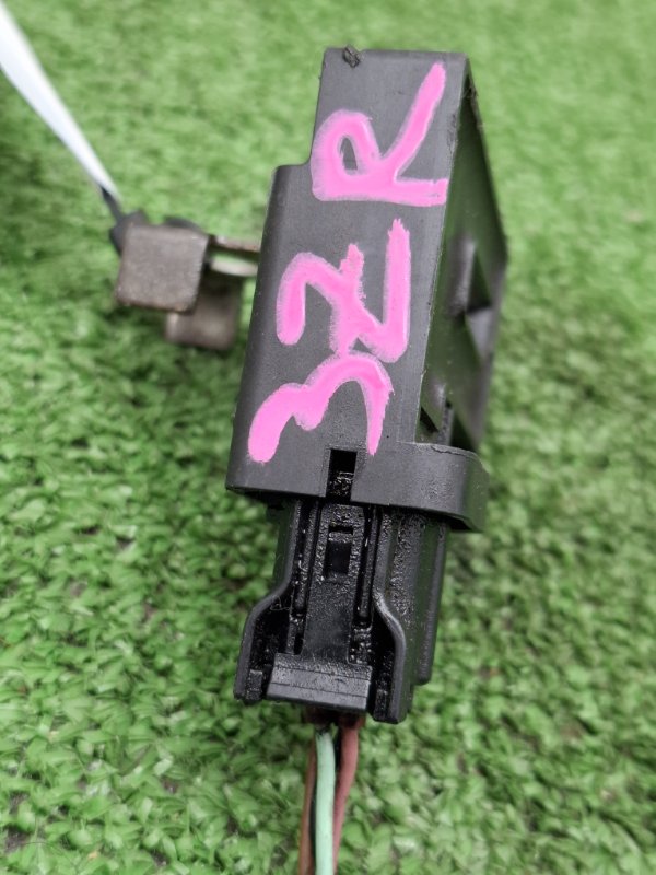 Клемма аккумулятора Toyota AVENSIS 2012 ZRT272