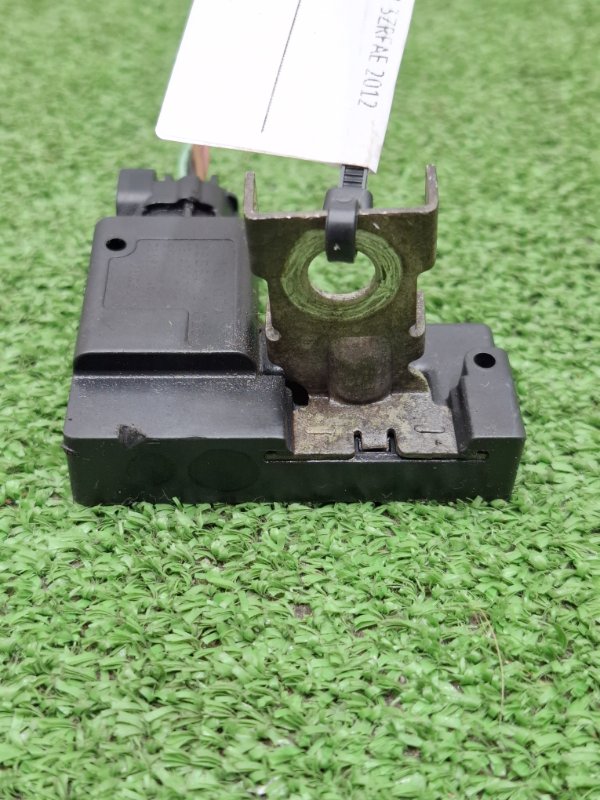 Клемма аккумулятора Toyota AVENSIS 2012 ZRT272