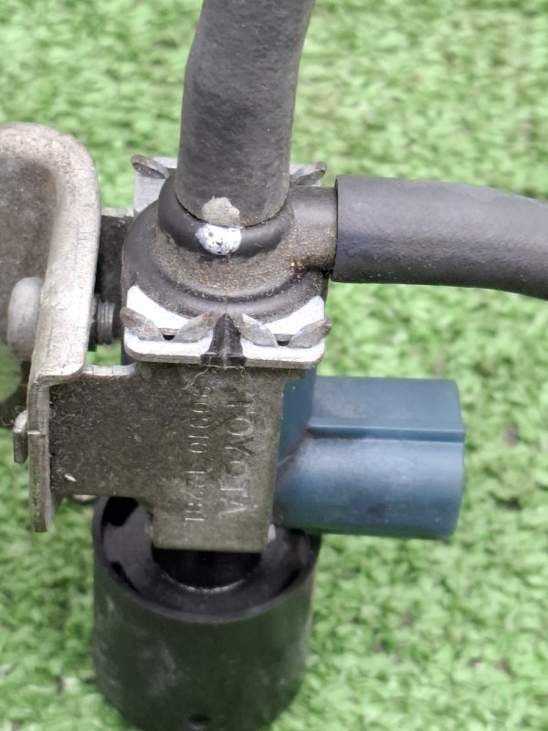 Клапан вакуумный Toyota AVENSIS 2012 ZRT272