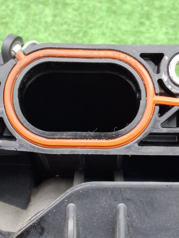 Коллектор впускной Toyota AVENSIS 2012 ZRT272