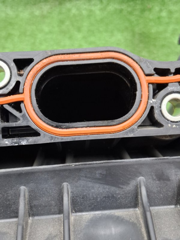 Коллектор впускной Toyota AVENSIS 2012 ZRT272