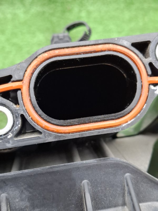 Коллектор впускной Toyota AVENSIS 2012 ZRT272