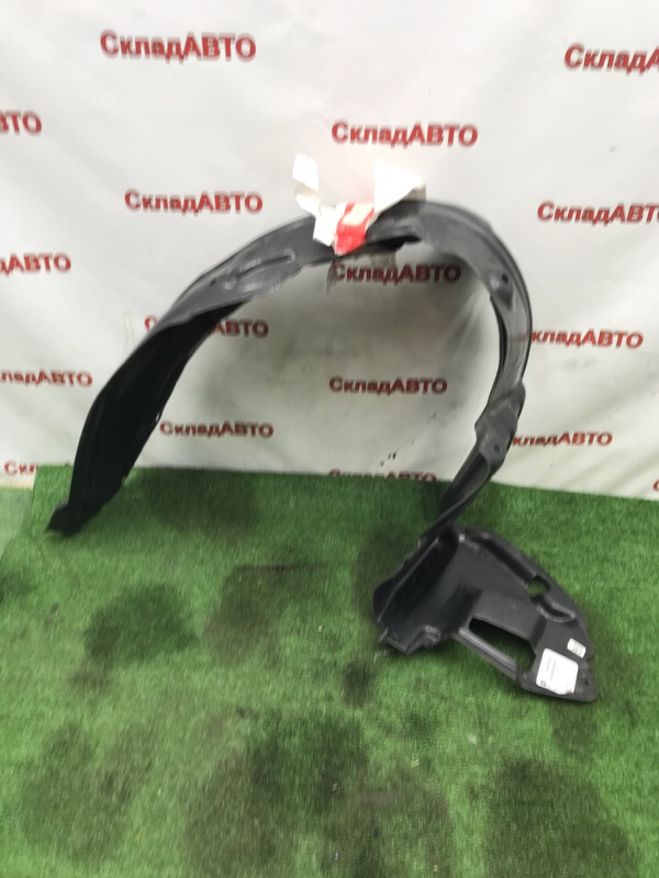 Подкрылок Toyota Corolla Verso 2001-2004