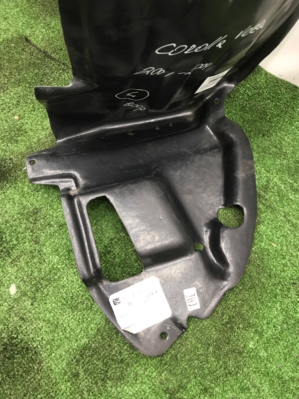 Подкрылок Toyota Corolla Verso 2001-2004