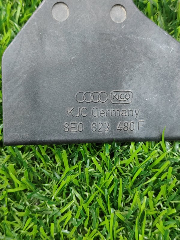 Крюк замка капота Audi A4 2006 8ED