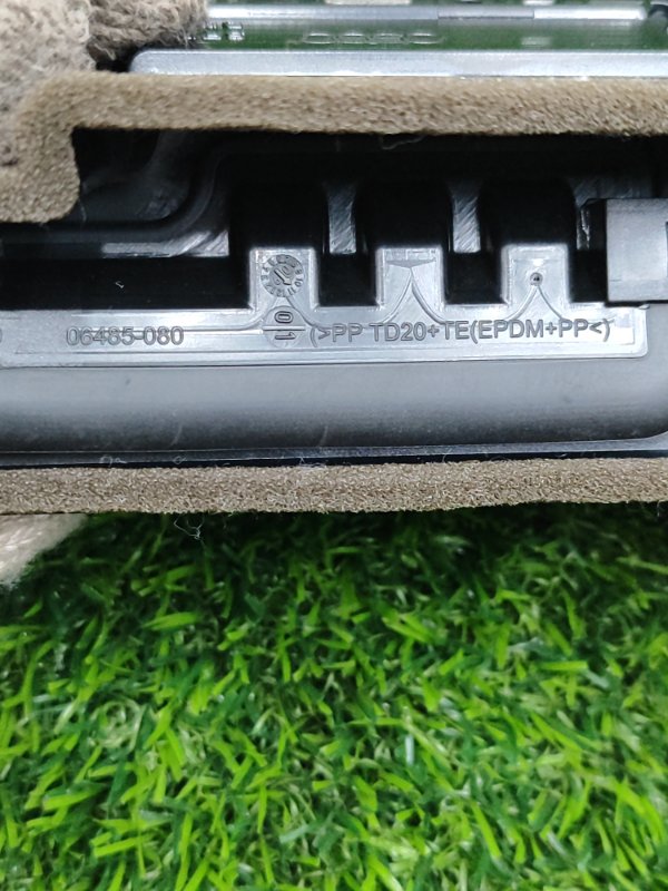 Дефлектор воздуховода Audi A4 2010 8KС