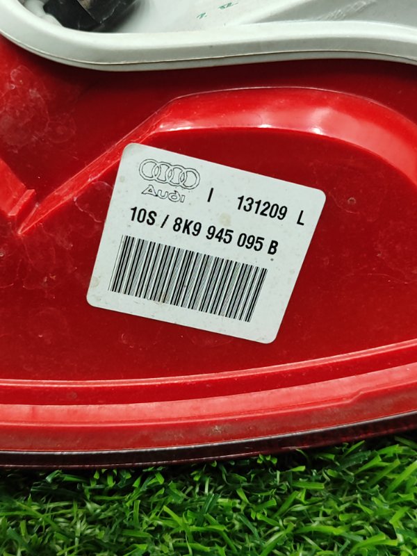 Фонарь в крыло Audi A4 2010 8KС