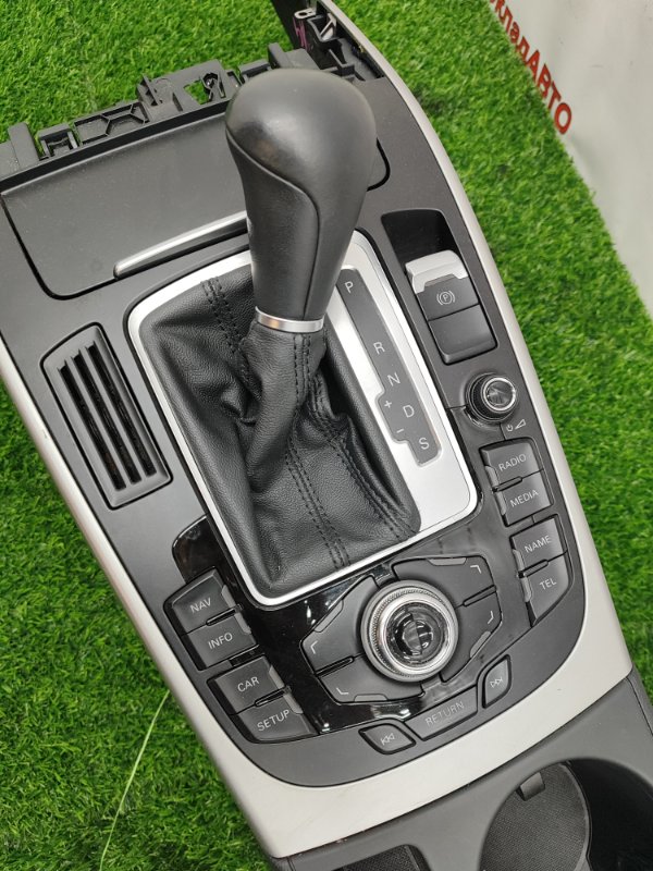 Консоль подлокотника Audi A4 2010 8KС