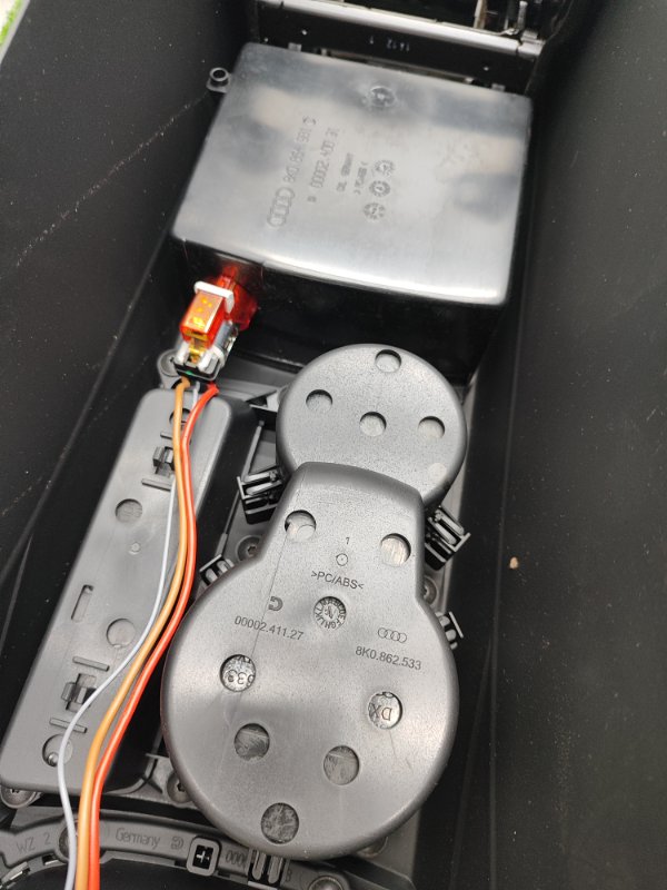 Консоль подлокотника Audi A4 2010 8KС