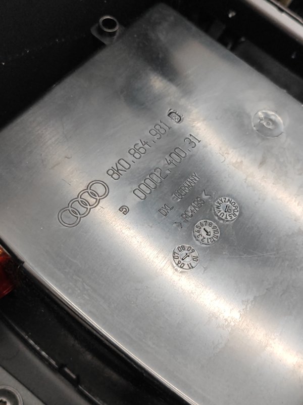 Консоль подлокотника Audi A4 2010 8KС