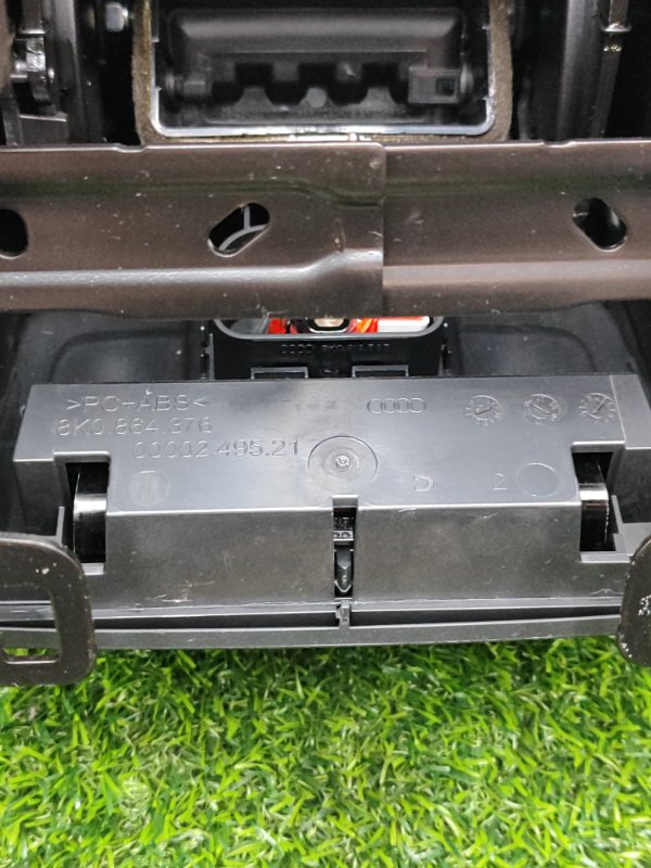 Консоль подлокотника Audi A4 2010 8KС