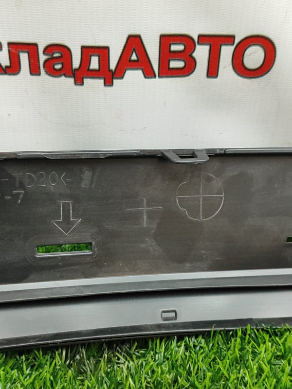 Накладка бампера Toyota RAV4 XA40