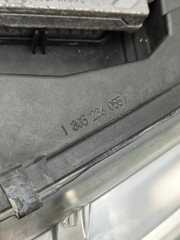 Фара ксеноновая Audi A4 2006 8ED