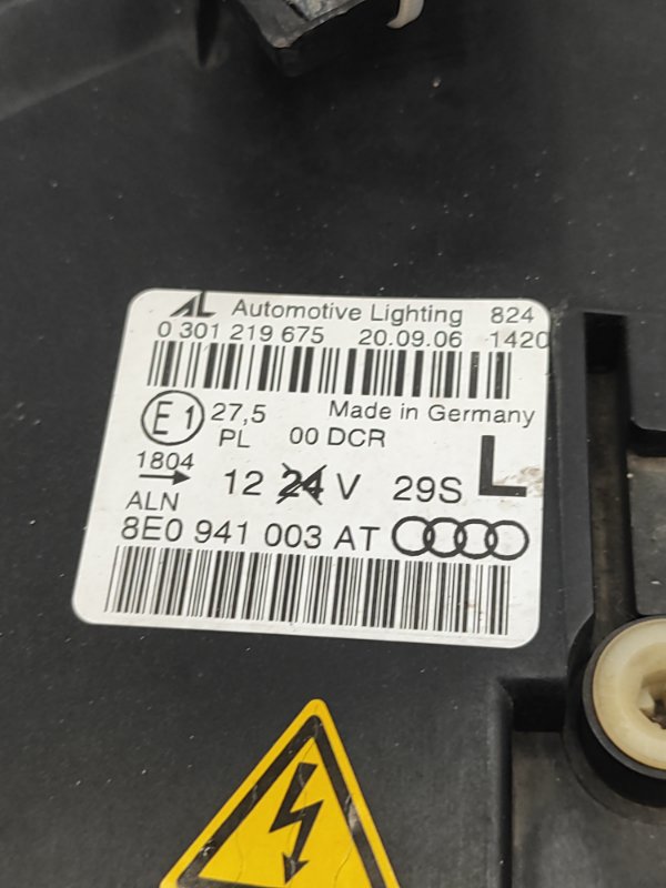 Фара ксеноновая Audi A4 2006 8ED