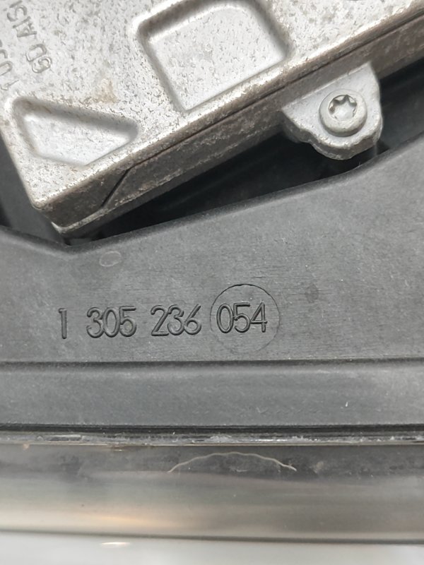 Фара ксеноновая Audi A4 2006 8ED