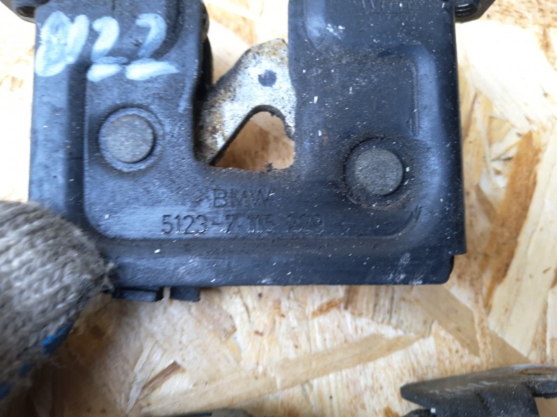 Замок капота BMW E60, E81, E82, E87, E88, E83, E84, E90