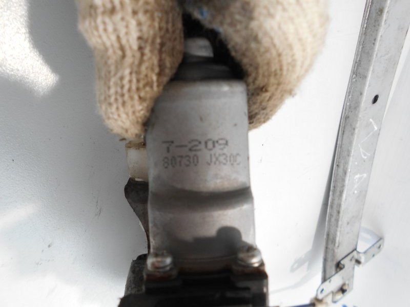 Стеклоподъемник Nissan Almera G15