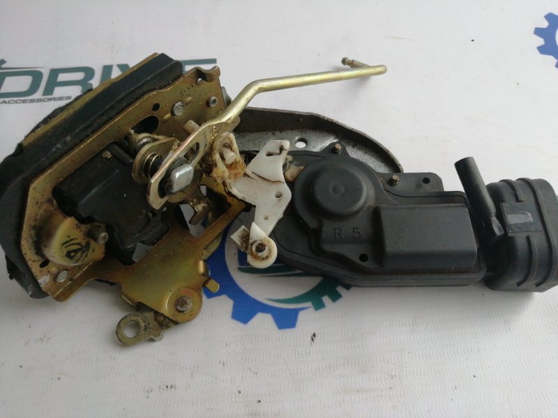 Замок двери Toyota Ipsum CXM10