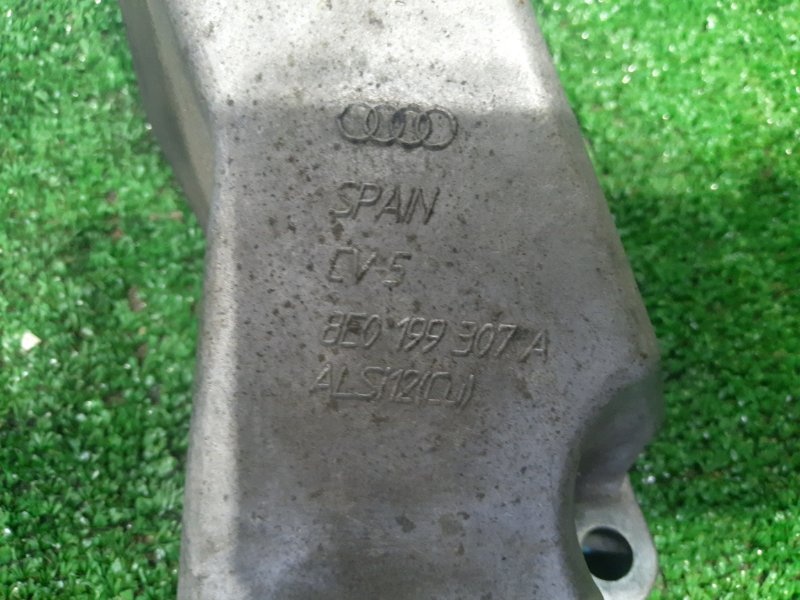 Кронштейн опоры двс Audi A4 8E B6