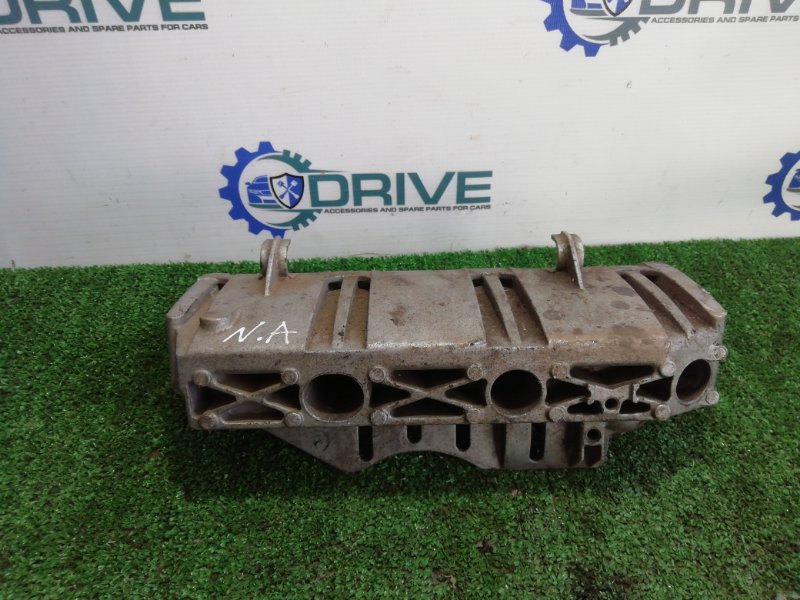 Кронштейн впускного коллектора Nissan Almera G15