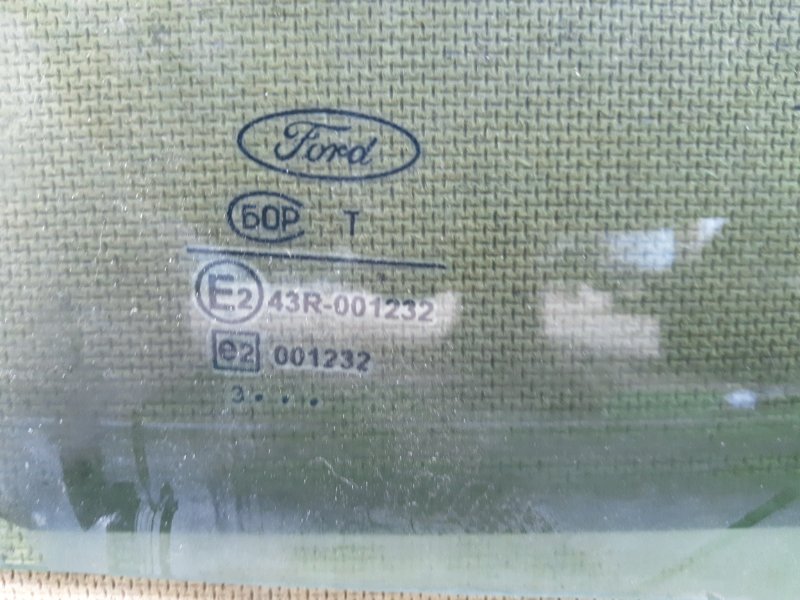 Стекло двери Ford Focus 1