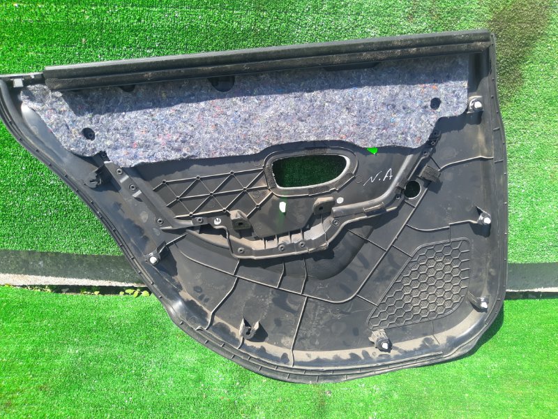 Обшивка двери Nissan Almera G15