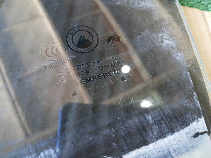 Стекло двери Geely MK