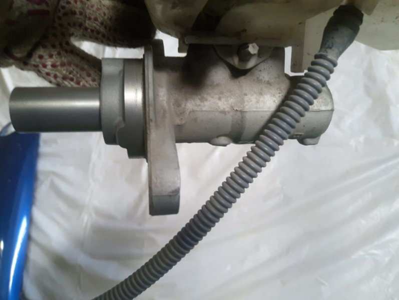 Главный тормозной цилиндр Citroen C-Elysee Peugeot 301