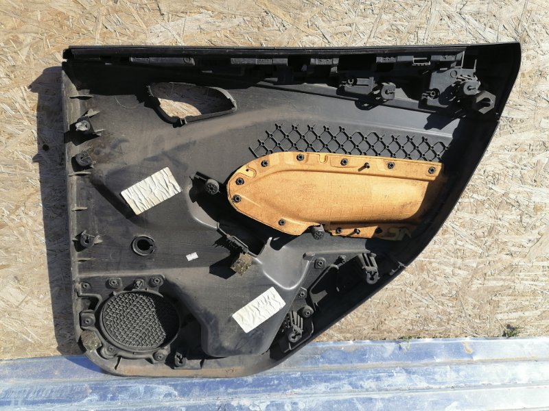 Обшивка двери Ford Focus 3