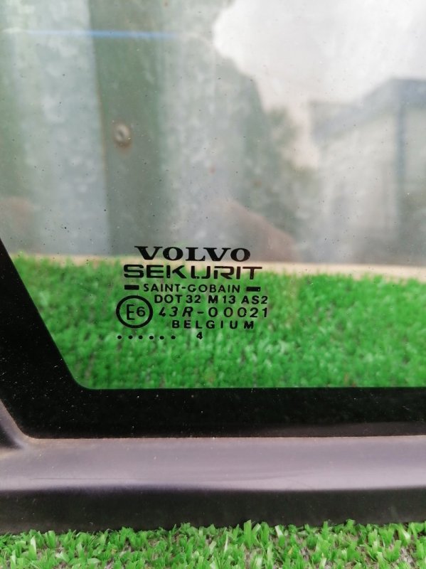 Стекло боковое Volvo 460