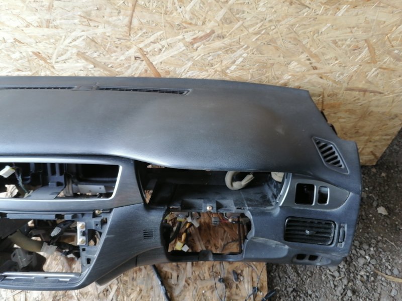 Панель приборов ( торпедо ) Mitsubishi Lancer Cedia